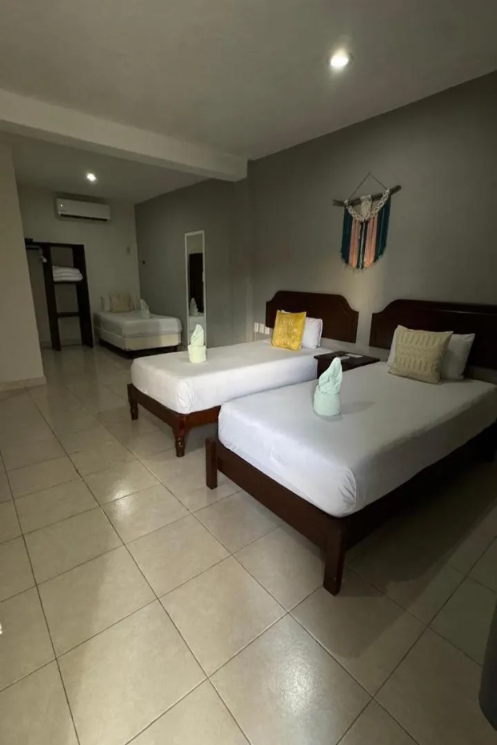 Hotel Balxiba Alberca Y Estacionamento Playa del Carmen 3*,